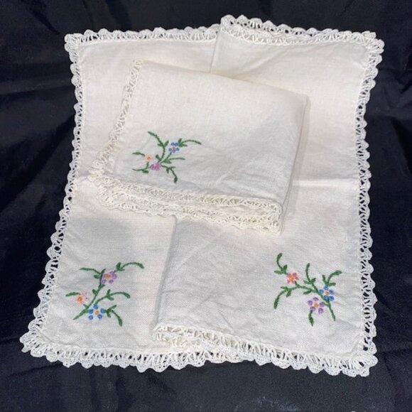 Vintage Embroidered Dinner Napkins, Lot of 3 - Picture 1 of 7